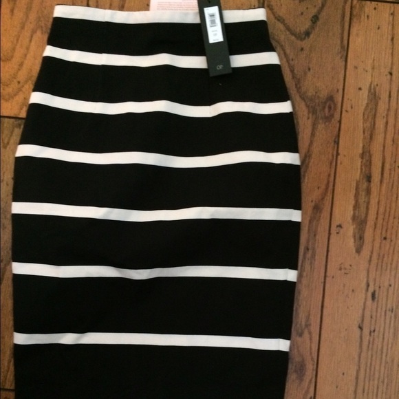 - New - BR stripe pencil skirt - Picture 2 of 3